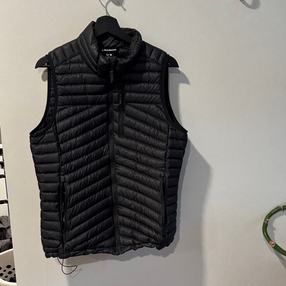 Black womans L Puffy Vest